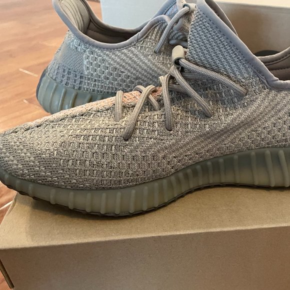 Adidas Yeezy Boost 350 V2 Santau  Size 11